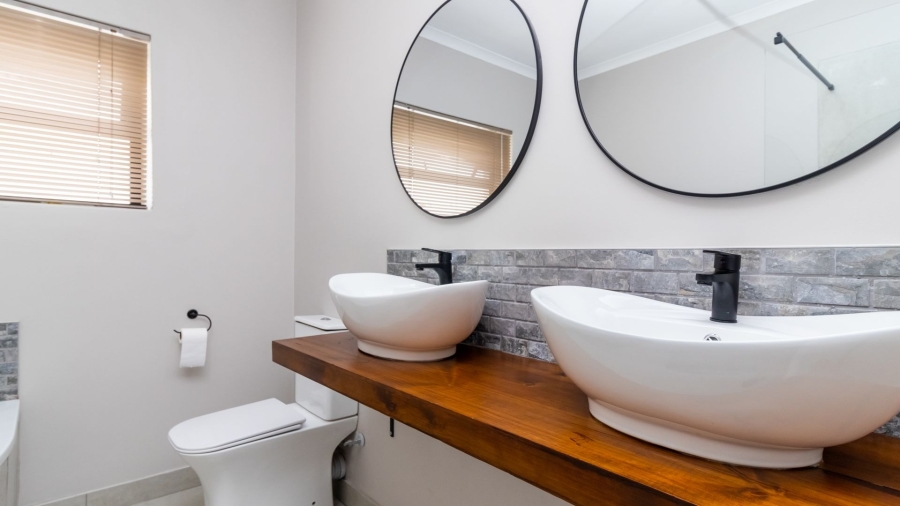 9 Bedroom Property for Sale in Westcliff Western Cape